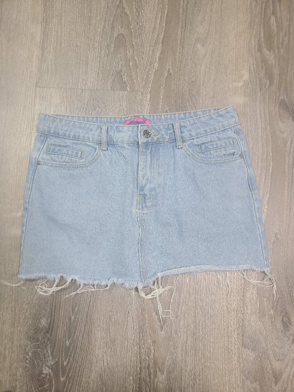 Edikted Light Wash Frayed Raw Hem Distressed Denim Mini Skirt Size Medium M